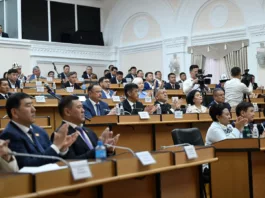 В Жогорку Кенеше состоялась присяга новых министров