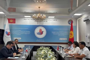 Посол Ирана попросил Омбудсмена Кыргызстана защитить права задержанных четырех иранцев