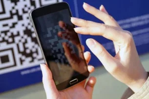 Мэр Бишкека поручил установить ограждения и QR-коды на пустующих участках