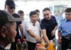 Алмамбет Шыкмамов проверил наличие акцизных марок на подакцизных товарах в Иссык-Кульской области