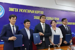 Подписано новое Генеральное соглашение между кабмином Кыргызстана, Федерацией профсоюзов и объединениями работодателей.