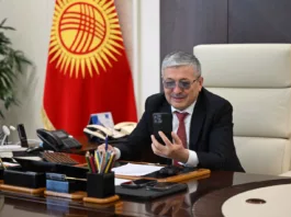 Адылбек Касымалиев поздравил Дениса Петрашова с завоеванием бронзовой медали на чемпионате мира