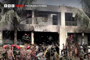В Бангладеш военный самолет врезался в школу