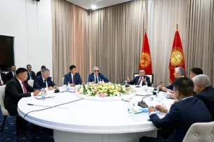 Садыр Жапаров провел рабочее совещание по строительству горнолыжного кластера «Ала-Тоо Резорт»