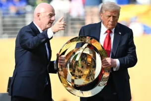 Дональд Трамп забрал себе кубок Клубного чемпионата мира, отдав «Челси» его копию