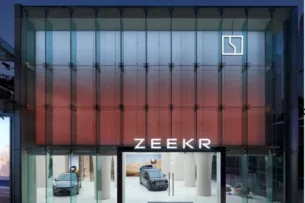 Китайский бренд Zeekr обвинили в продаже подержанных авто как новых