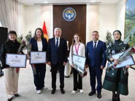 Адылбек Касымалиев встретился с чемпионкой мира по художественной гимнастике среди юниоров Златой Аркатовой