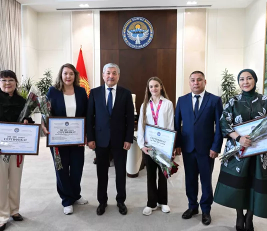 Адылбек Касымалиев встретился с чемпионкой мира по художественной гимнастике среди юниоров Златой Аркатовой