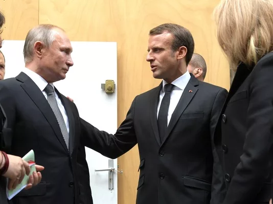 Первый за три года телефонный разговор президента России и президента Франции продлился два часа