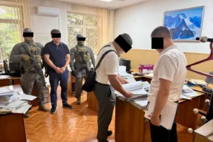 ГКНБ КР: Задержан главный инспектор Счетной палаты Кыргызстана