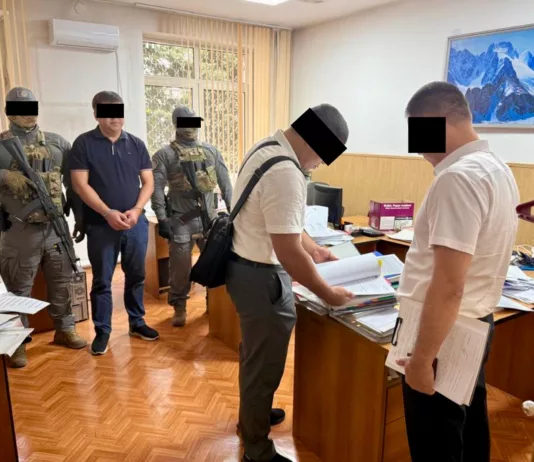 ГКНБ КР: Задержан главный инспектор Счетной палаты Кыргызстана