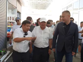 Председатель ГНС Алмамбет Шыкмаматов провёл рейд по контролю акцизных марок на рынке в Оше