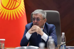 Адылбек Касымалиев поручил кардинально упростить процедуру замены водительских удостоверений
