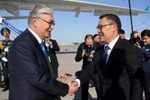 Президент Казахстана Касым-Жомарт Токаев прибыл в Кыргызстан с официальным визитом