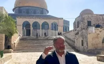 Израильский министр вызвал гнев, помолившись в комплексе мечети Аль-Акса в Иерусалиме