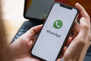В WhatsApp появилась необычная функция. Она сама пишет сообщения за человека