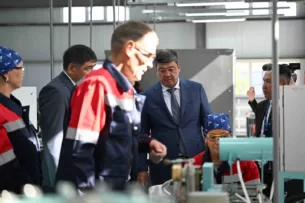 Бакыт Торобаев ознакомился с деятельностью завода по производству взрывчатых материалов, применяемых в горнодобывающей промышленности