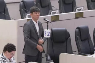 В парламенте спикер ЖК и депутат Кокулов устроили словесную перепалку