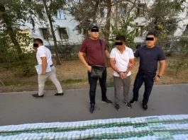 Начальника Чаткальского лесхоза задержали при получении взятки в 5 млн сомов от золотодобывающей компании