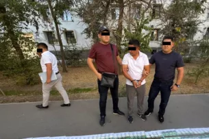 Начальника Чаткальского лесхоза задержали при получении взятки в 5 млн сомов от золотодобывающей компании
