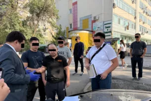 В Бишкеке задержали судоисполнителя при получении взятки