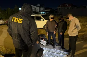ГКНБ Кыргызстана задержал адвоката при получении взятки