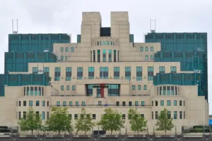 MI6 начинает новую кампанию по вербовке шпионов