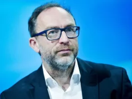 «Не верю, что Илон Маск может создать что-то серьёзное»: основатель «Википедии» — о Grokipedia и нейросетях