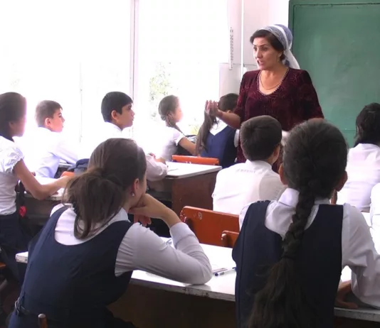 В Таджикистане учителей полностью освободят от военной службы