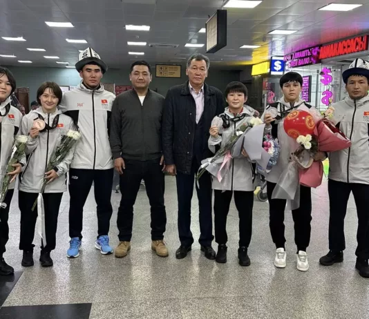 Юные борцы Кыргызстана вернулись с III Азиатских юношеских игр