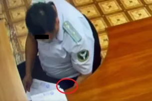 За взятки задержаны инспекторы таможни «СЭЗ Бишкек»