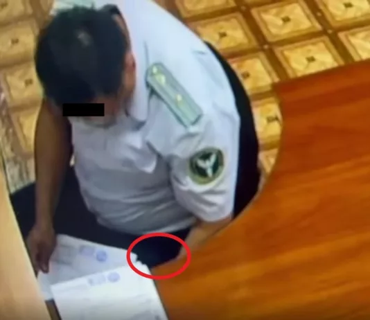 За взятки задержаны инспекторы таможни «СЭЗ Бишкек»