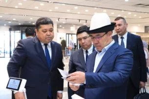 Садыр Жапаров ознакомился с ходом подготовки к досрочным парламентским выборам Садыр Жапаров ознакомился с ходом подготовки к досрочным парламентским выборам