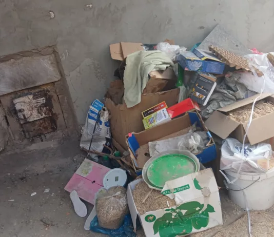 Власти Бишкеке борются с использованием для отопления отходов швейных цехов, автомобильных масел и мусора