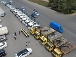 В Бишкеке проводится рейд по проверке автомобилей, которые останавливаются на остановках