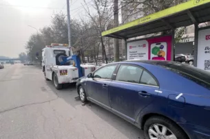 В Бишкеке эвакуируют автомобили на штрафстоянку за парковку на остановках В Бишкеке эвакуируют автомобили на штрафстоянку за парковку на остановках
