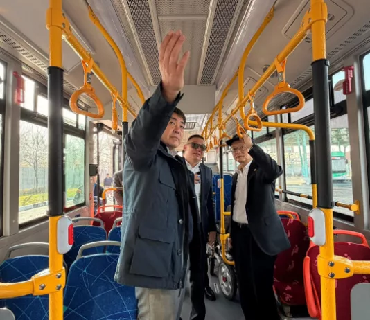 Президент АБР посетил ДЕПО-2 и ознакомился с электробусами Бишкека