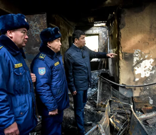 Мэр Бишкека посетил пострадавших от пожара