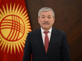 Глава кабинета министров Адылбек Касымалиев поздравил с Днем молодежи