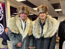 Дмитрий Бивол и Федор Емельяненко примерили национальные костюмы Кыргызстана