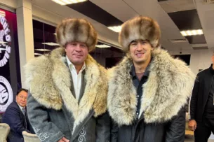 Дмитрий Бивол и Федор Емельяненко примерили национальные костюмы Кыргызстана