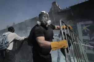 В Мексике «бунт зумеров»: Тысячи людей протестуют против правительства, в результате столкновений пострадали 120 человек В Мексике «бунт зумеров»: Тысячи людей протестуют против правительства, в результате столкновений пострадали 120 человек