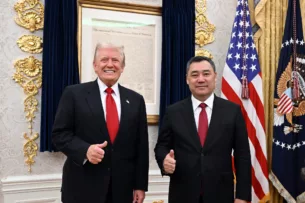 Садыр Жапаров провел переговоры с Дональдом Трампом Садыр Жапаров провел переговоры с Дональдом Трампом