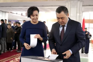 Садыр Жапаров призвал избирателей поддержать стремление государства провести честные выборы Садыр Жапаров призвал избирателей поддержать стремление государства провести честные выборы