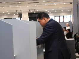 Председатель ЦИК КР Тынчтык Шайназаров проголосовал дистанционно