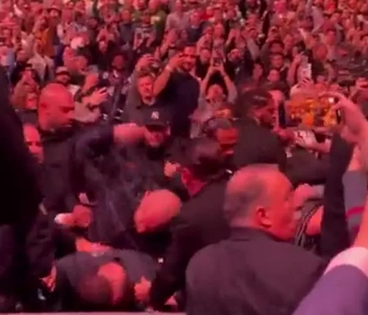 Мэр Нью-Йорка обещает наказать команду Ислама Махачева за потасовку на UFC 322