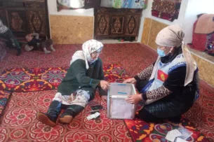 В Кыргызстане проходит голосование вне помещения В Кыргызстане проходит голосование вне помещения