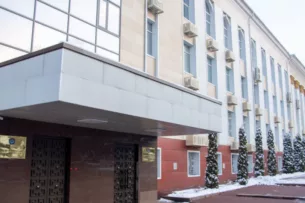 В Минэконом КР начал работу оперативный штаб для поддержки представителей швейной и текстильной отрасли