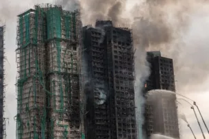 Число погибших в результате пожара в Гонконге возросло до 128 человек. Власти начали расследование по факту коррупции