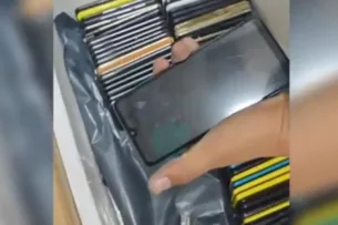 Налоговики в Бишкеке выявили склад, где обнаружили крупную партию контрабандных смартфонов